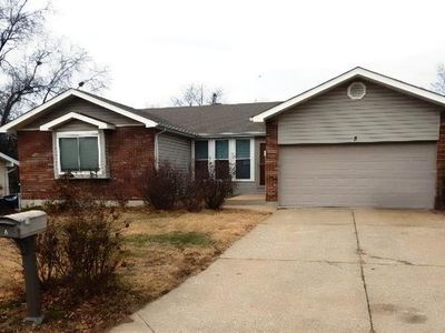 2 Charleroi Pl, Lake Saint Louis, MO, 63367