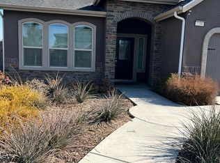 2330 N Hall Ct, Visalia, CA 93291