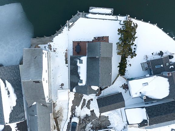 3rd image of 2473 Jackson Ave