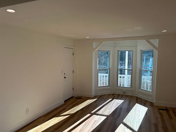 5th image of 640 Roosevelt Dr