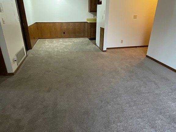 2nd image of 3331 Holdrege St #7