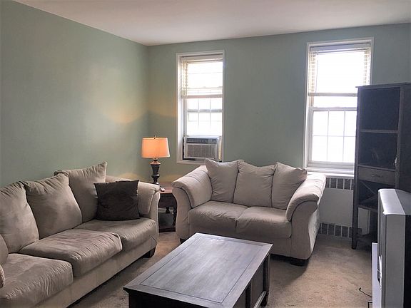 796 B66 living room.jpg