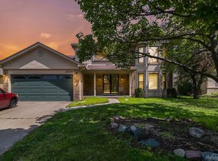 40468 La Grange Dr, Sterling Heights, MI 48313