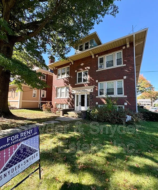 96 N Portage Path #4