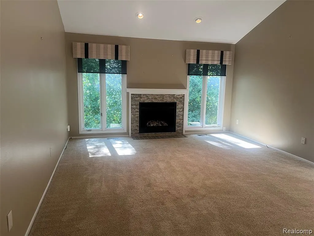 2 bed, 2.0 bath, 2565 sqft, $2,500 — Photo 4