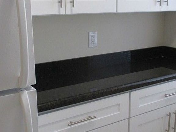 4th image of 1075 NE 39th St #209