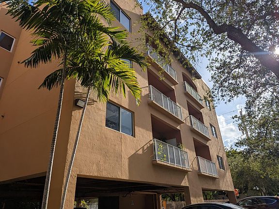 5th image of 1300 NE 109th St APT 301