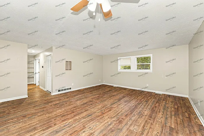 3 bed, 1.5 bath, 1111 sqft, $1,650 — Photo 3
