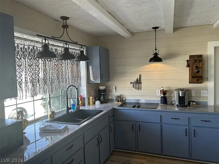 6889 Beverly Glen Ave #B — Photo 4