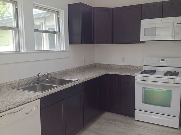 4th image of 326 E Huisache Ave