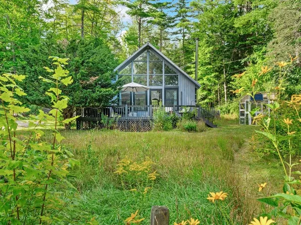 323 Fairgrounds Road, Bradford, NH 03221