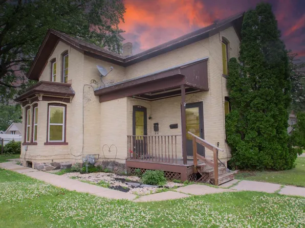 908 East Main STREET, Watertown, WI 53094