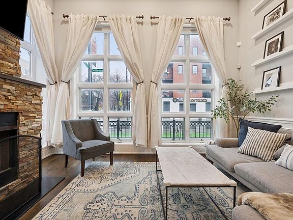 5th image of 2257 W Belmont Ave #1W