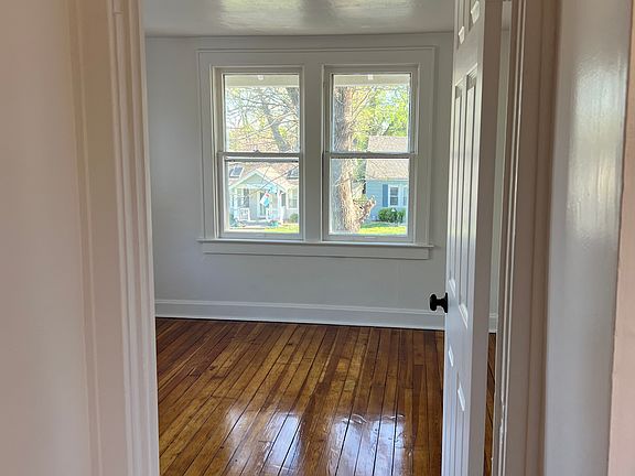5th image of 112 E 79th St