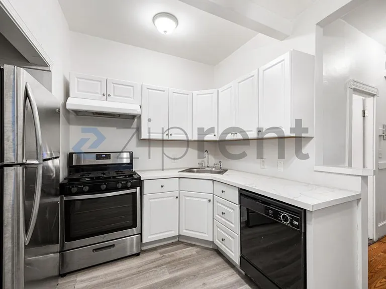 34 Cunard St — Photo 10