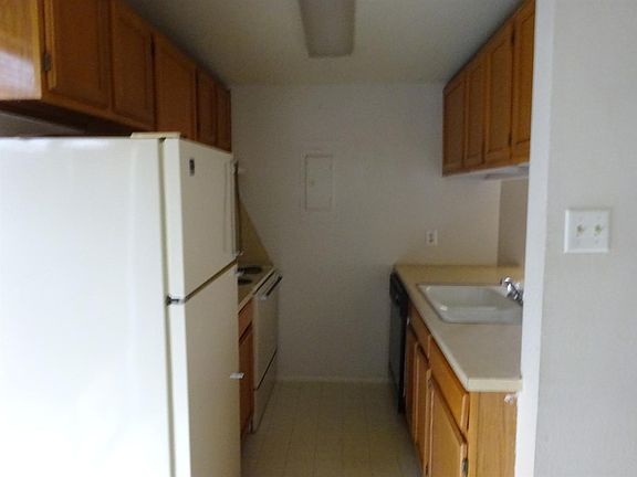 4th image of 112 N Troy Ave #B