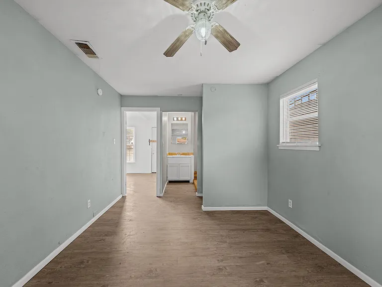 2612 E Auburn St — Photo 11