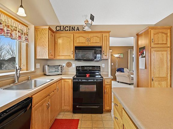 4th image of 2299 Vermont Dr