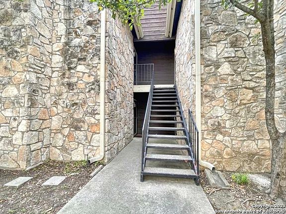 2nd image of 11520 Huebner Rd APT 107