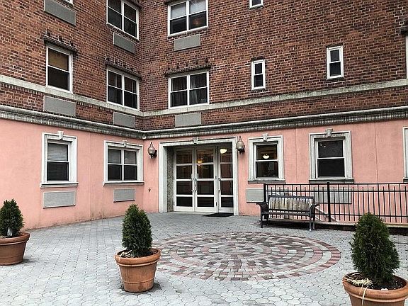 3rd image of 70 S Munn Ave APT 802