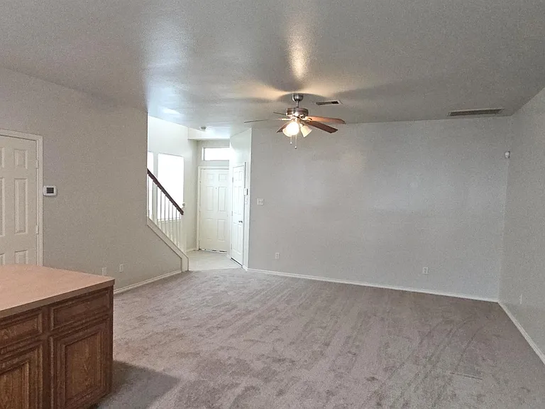706 Woodport Ln — Photo 4
