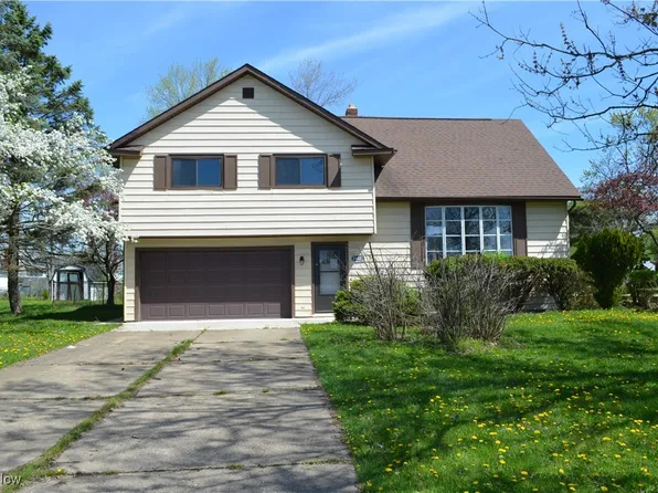 24441 Robinia Dr, Bedford Heights, OH 44146