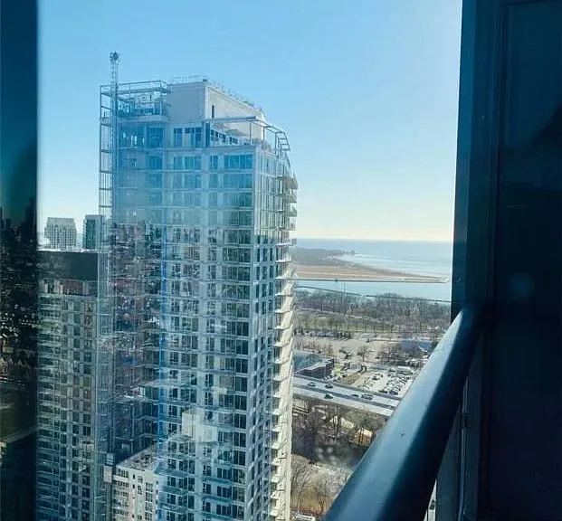 19 Western Battery Rd #Penthouse 20 — Photo 6