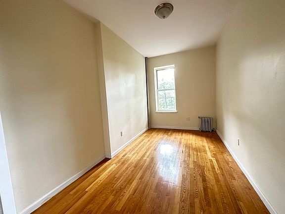 4th image of 372 Montgomery St #5F