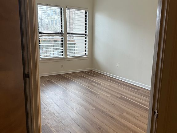 4th image of 898 Oak St SW Unit 1106