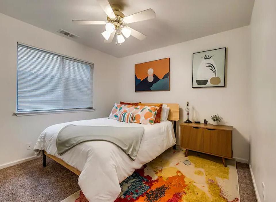 A wonderful place to unwind with a vibrant queen room!