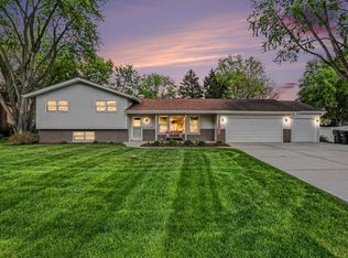 10S287 Alma Ln, Naperville, IL 60564