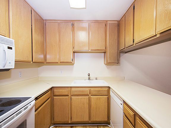 5th image of 6815 Remmet Ave Unit 123