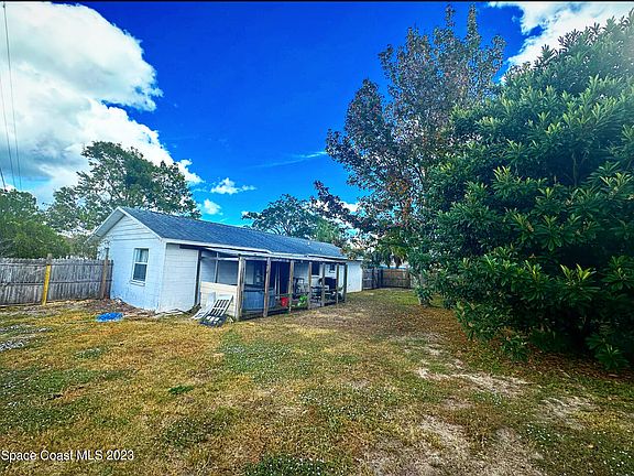 4th image of 1535 Country Club Blvd