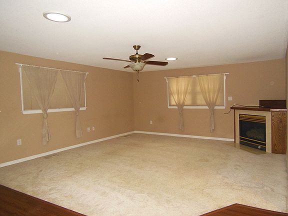 2nd image of 200 Forest Hill Dr