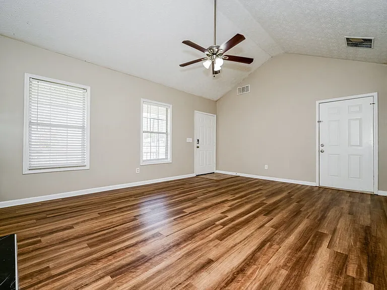 245 Long Creek Dr — Photo 3