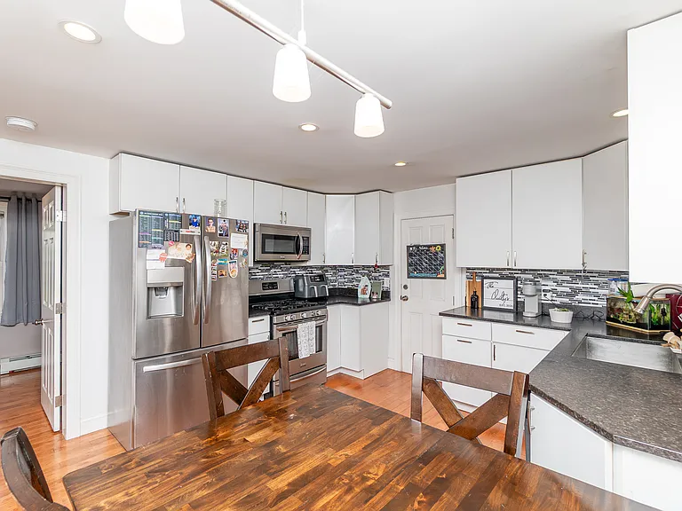 10 Underhill St #2 — Photo 11