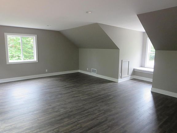 3rd image of 13101 Ferris St