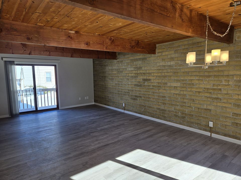 1st image of 420 White Pond Dr #1