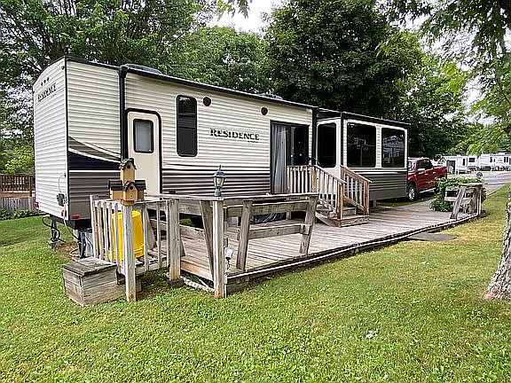 2nd image of 429 Saddle Ridge Dr