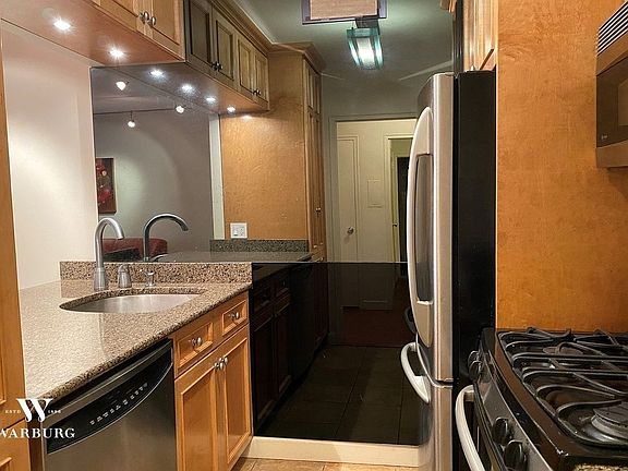 4th image of 118 E 60th St APT 8-D