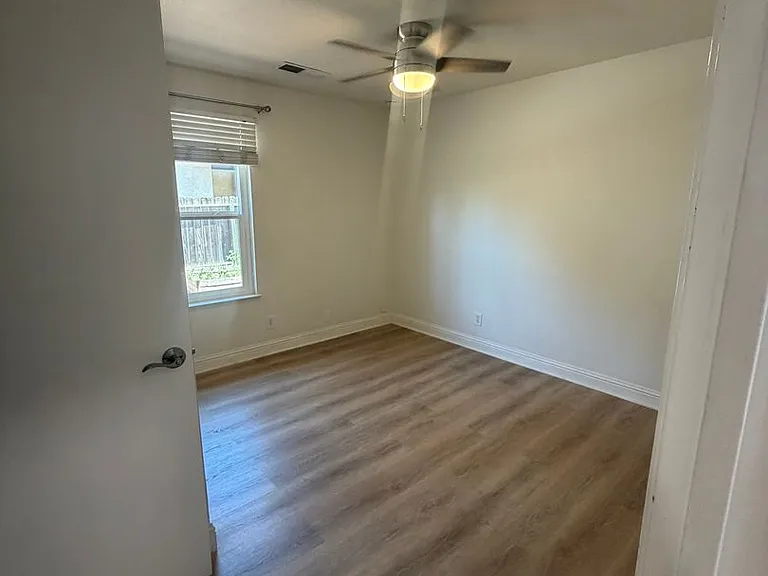 2568 Mayfair Ct — Photo 8