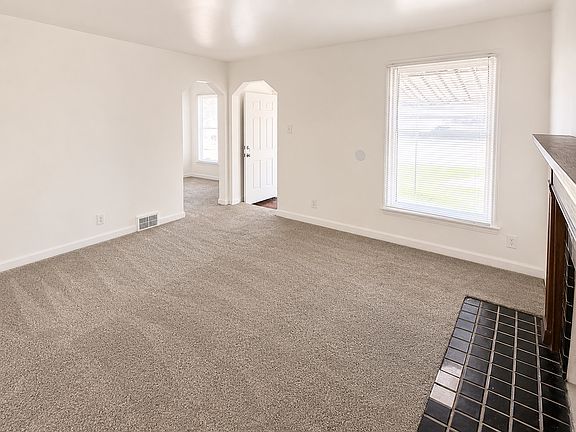 4th image of 18672 Waltham St