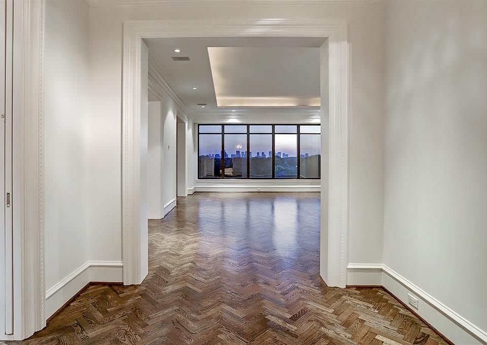 1st image of 2121 Kirby Dr Unit 3NW