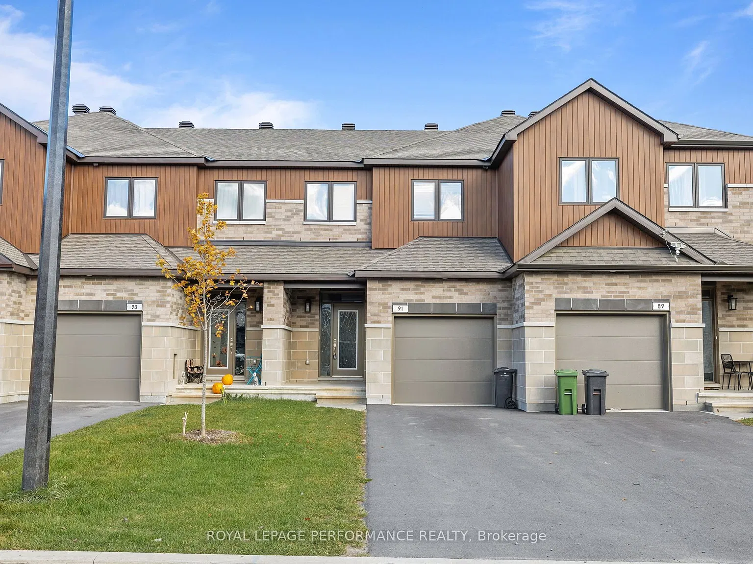 3 bed, $2,700 — Photo 1