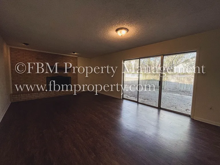 Coming Soon - 202 N 23 1/2 St - Cozy 2 Bedroom, 1 Bathroom With Fenced Yard in Corsicana TX! — Photo 4
