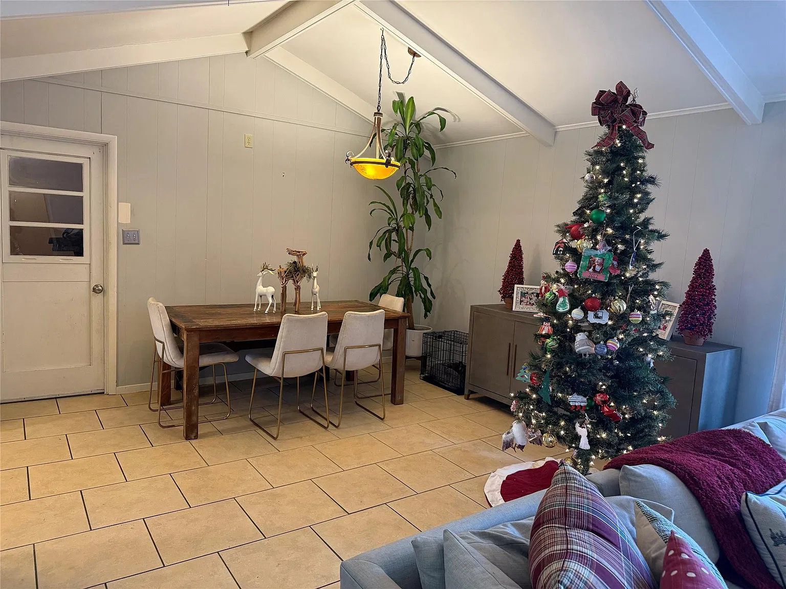 3 bed, 2.0 bath, 1770 sqft, $3,900 — Photo 4