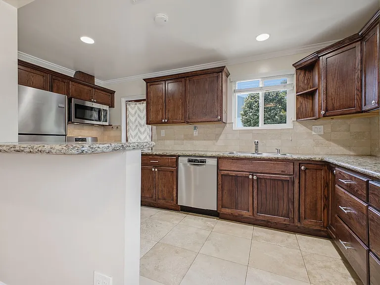 1630 N Ontario St — Photo 6