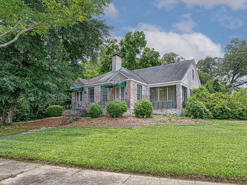 1521 Dixon Dr