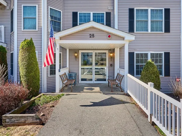 25 Greenleaves Dr Unit 529, Amherst, MA 01002