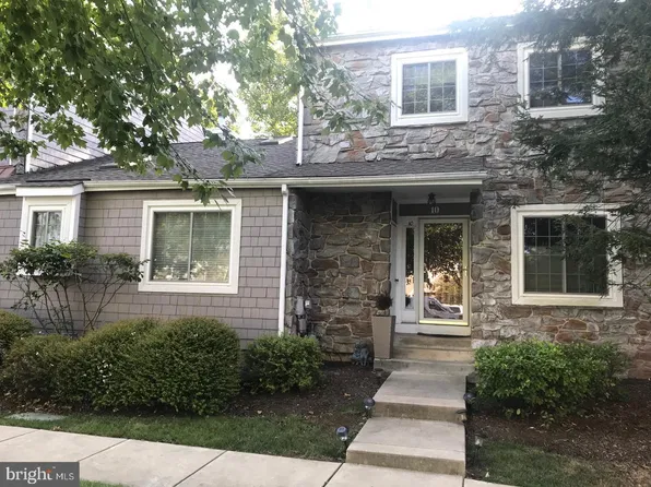 10 Lantern Ln, Wayne, PA 19087